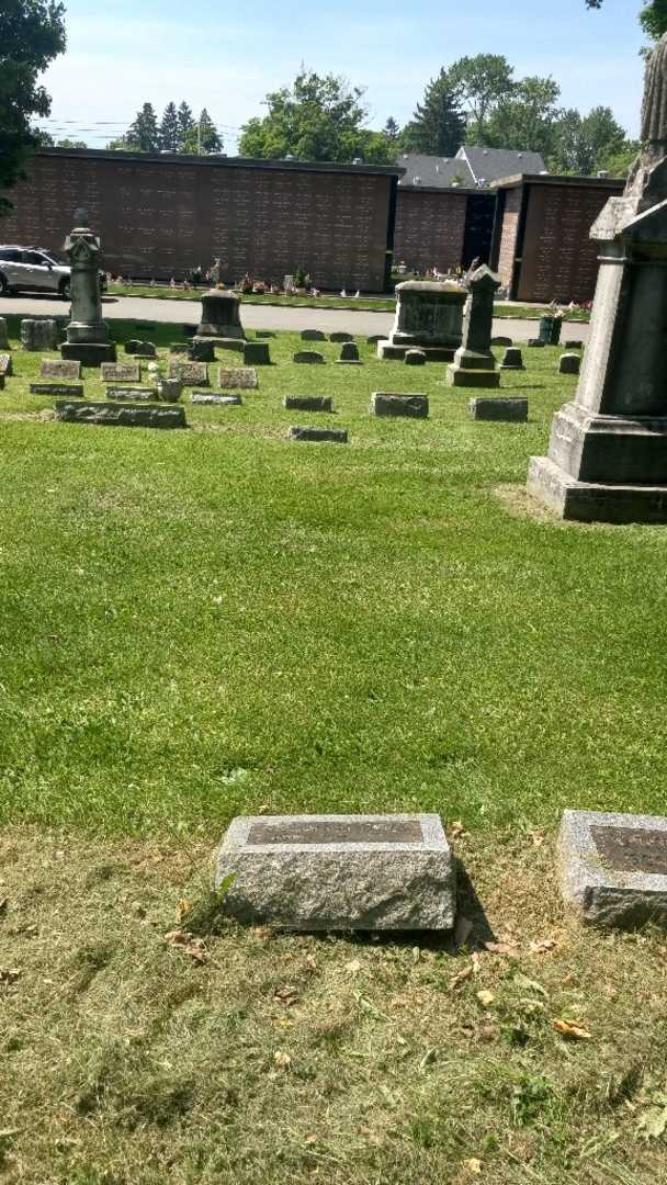 Gladys M. Rowe's grave. Photo 2