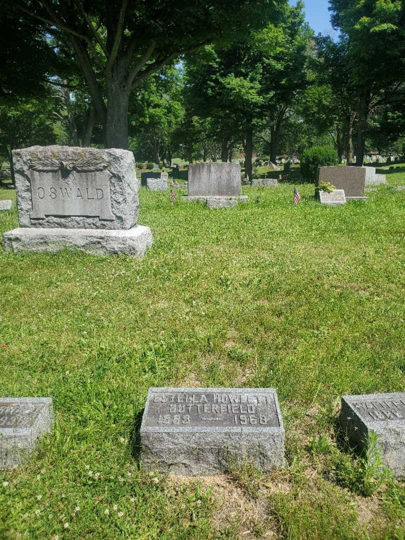 Estella F. Butterfield Howlett's grave. Photo 1