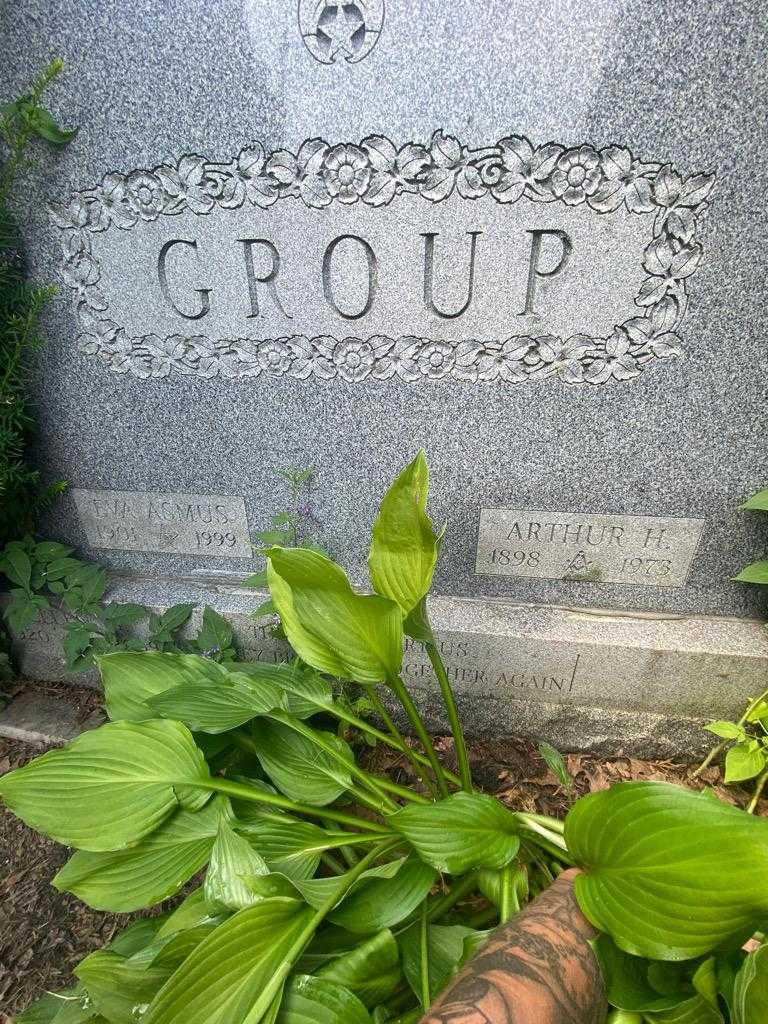 Eva Asmus Group's grave. Photo 3