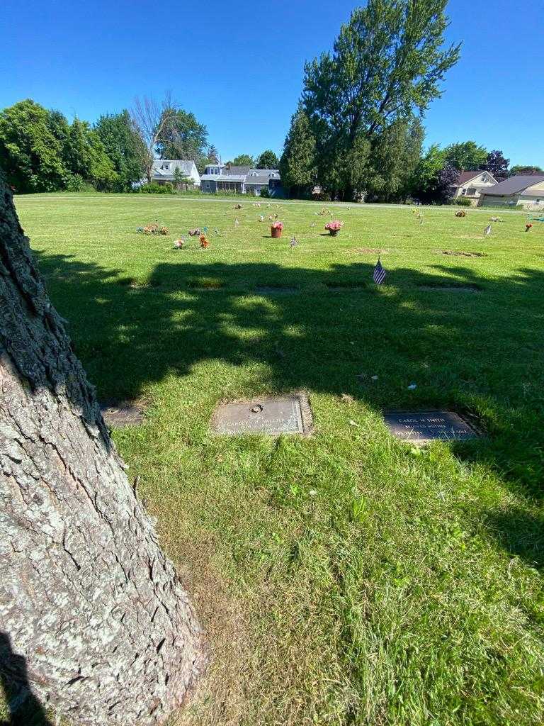 Carolyn R. Vallier's grave. Photo 1