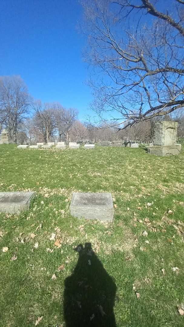Roger S. Reid's grave. Photo 1