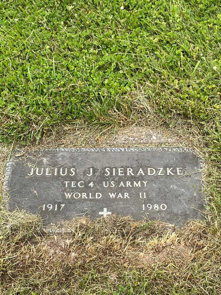 Julius J. Sieradzke's grave. Photo 3