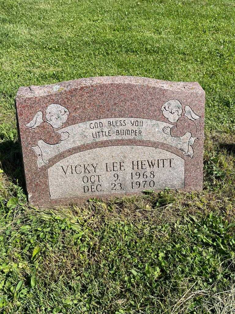 Vicky Lee Hewitt's grave. Photo 1