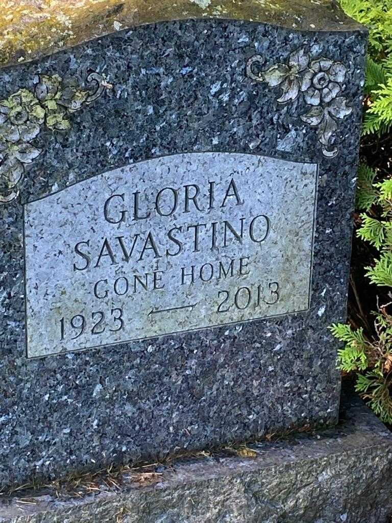 Gloria Savastino's grave. Photo 3