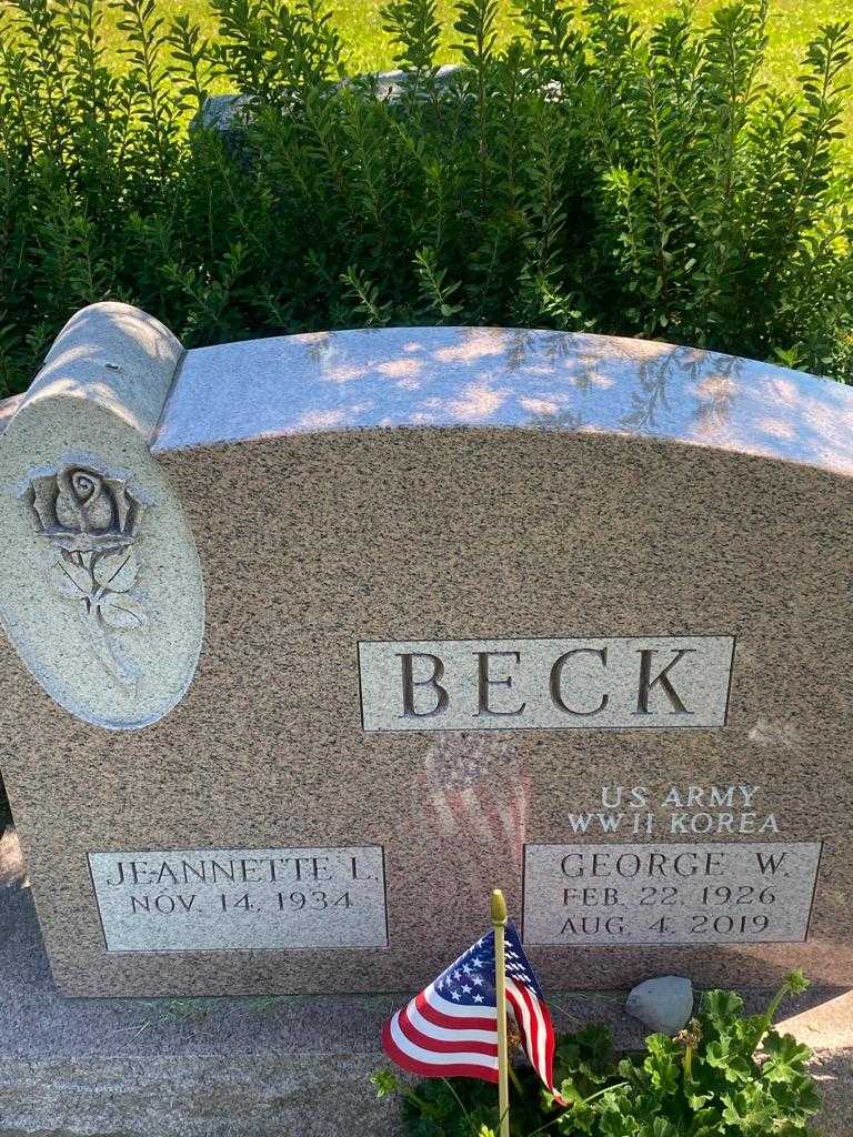 George W. Beck's grave. Photo 3