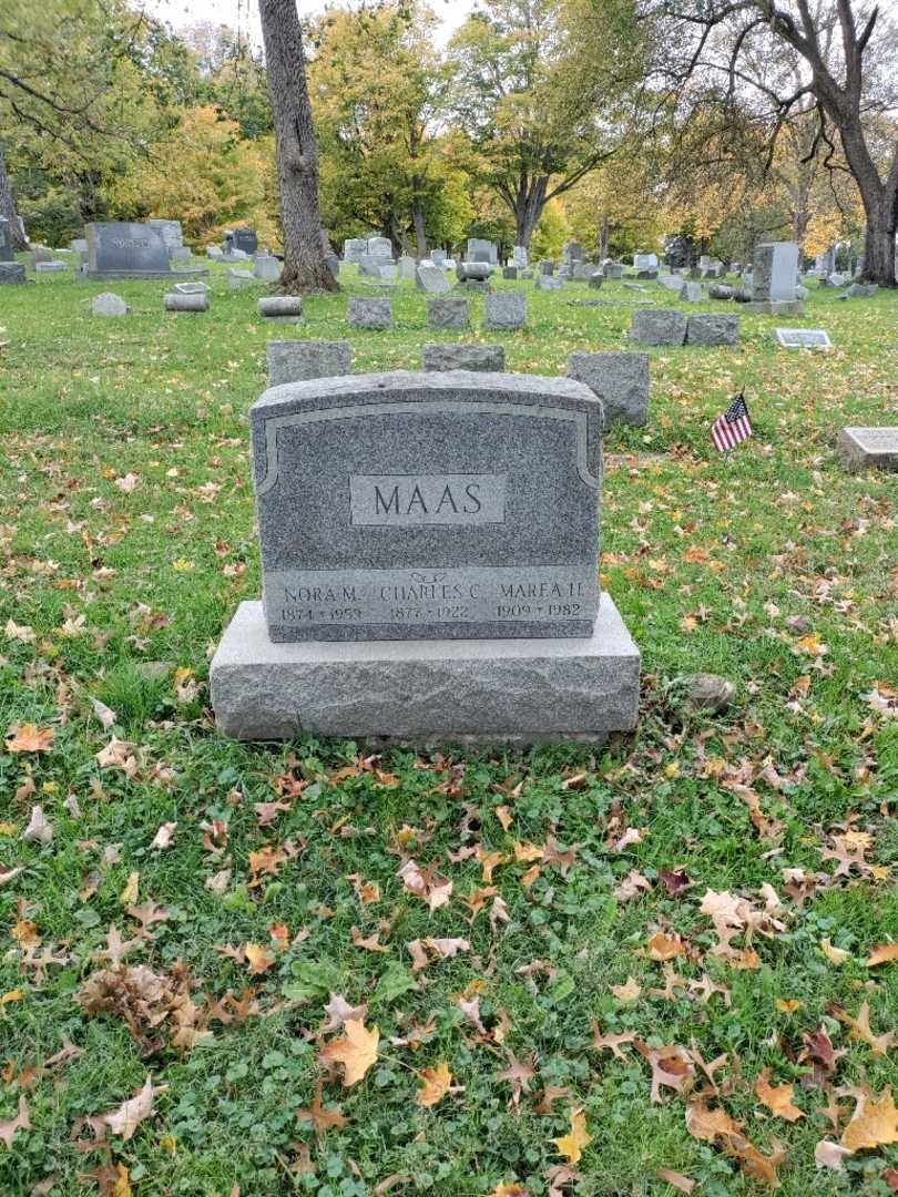 Nora M. Maas's grave. Photo 2