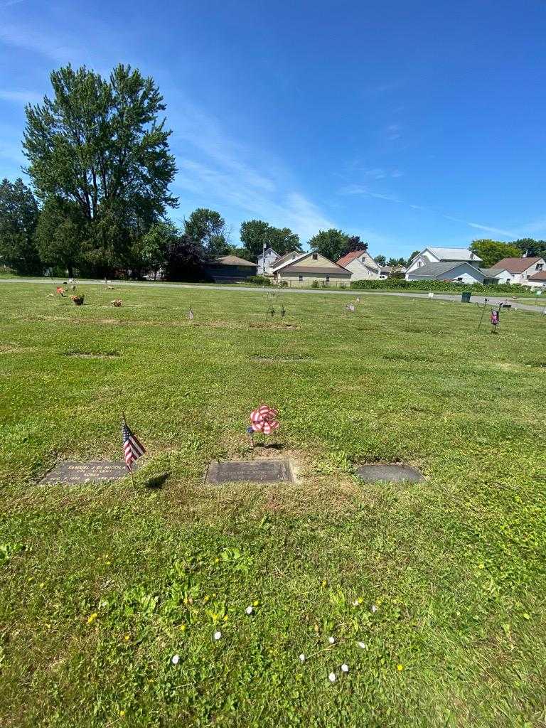 Richard J. Moncrief's grave. Photo 1