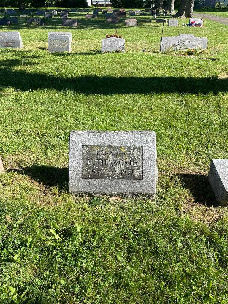Ronald W. Butterworth's grave. Photo 2