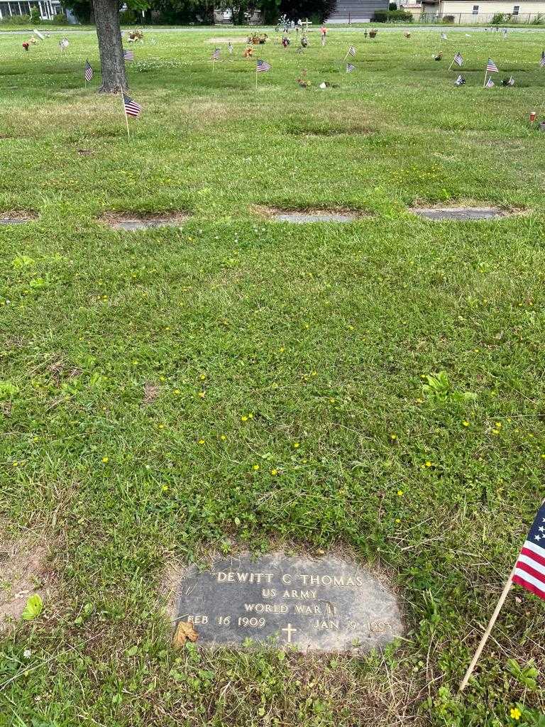 Dewitt C. Thomas's grave. Photo 2
