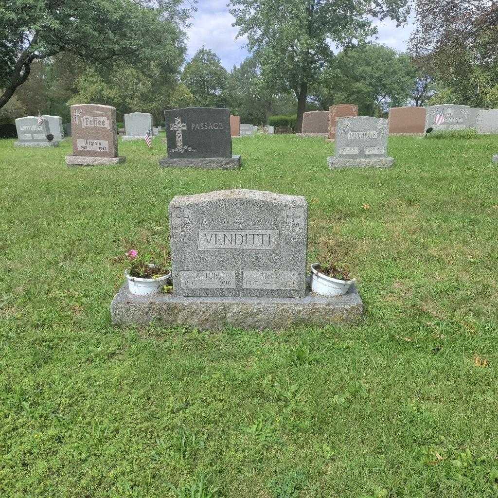 Alice Venditti's grave. Photo 2
