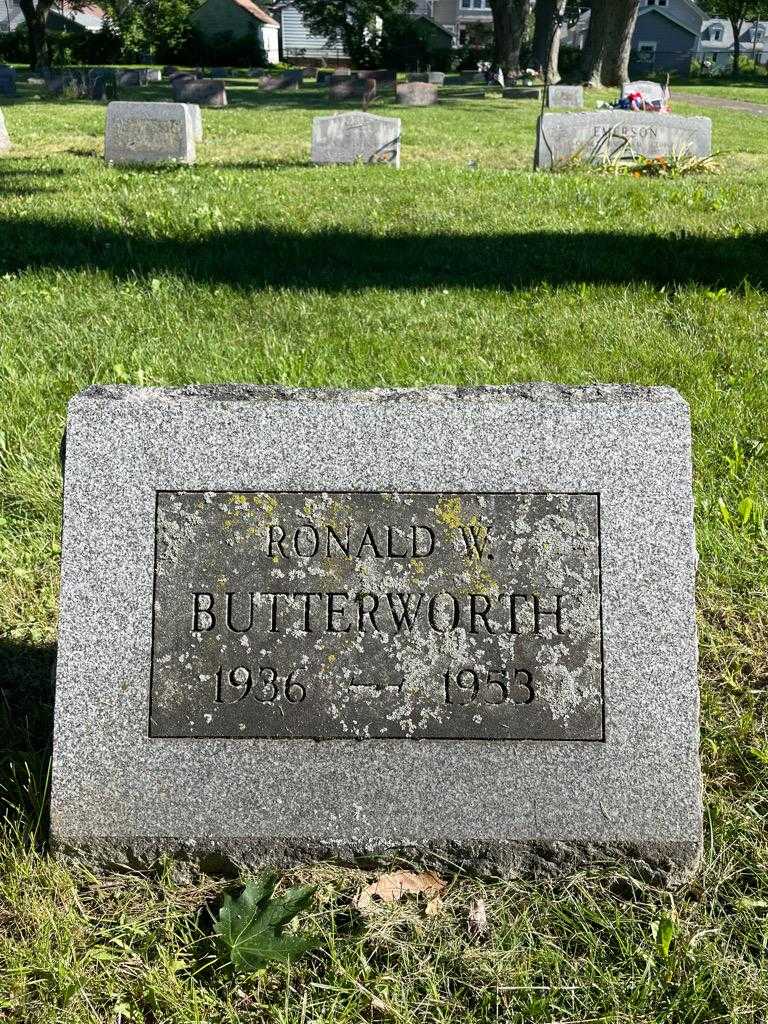Ronald W. Butterworth's grave. Photo 3