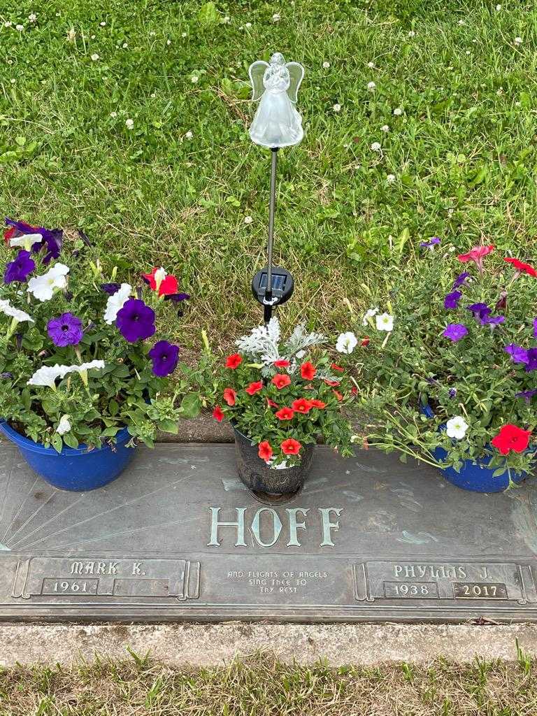 Phyllis J. Hoff's grave. Photo 3