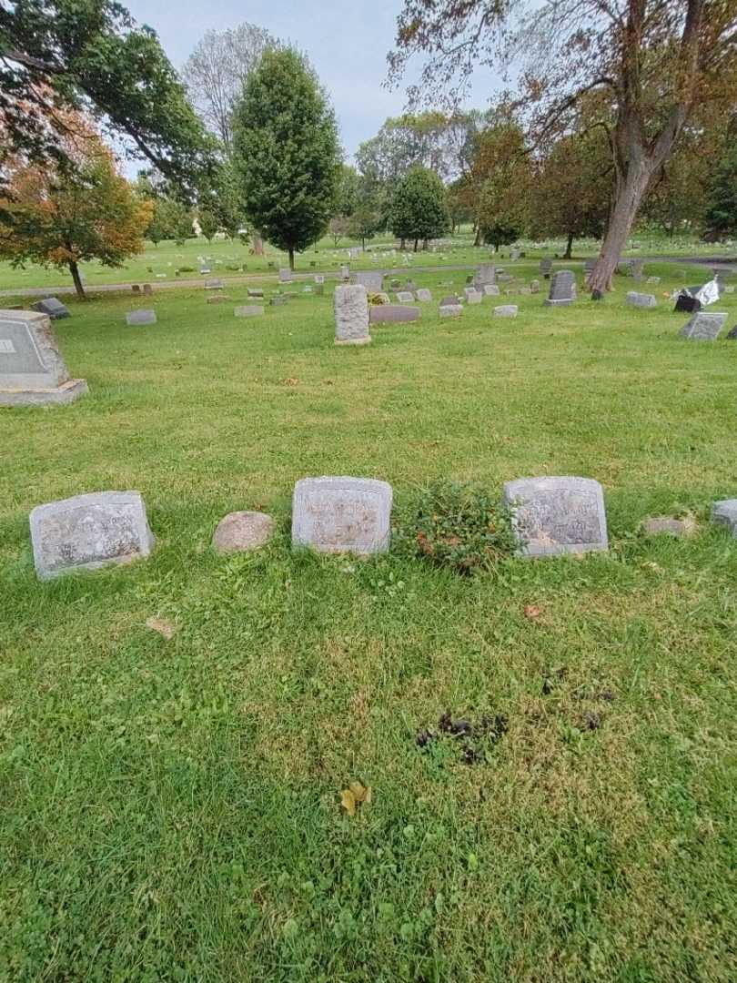 Aleta I. Abbott's grave. Photo 1