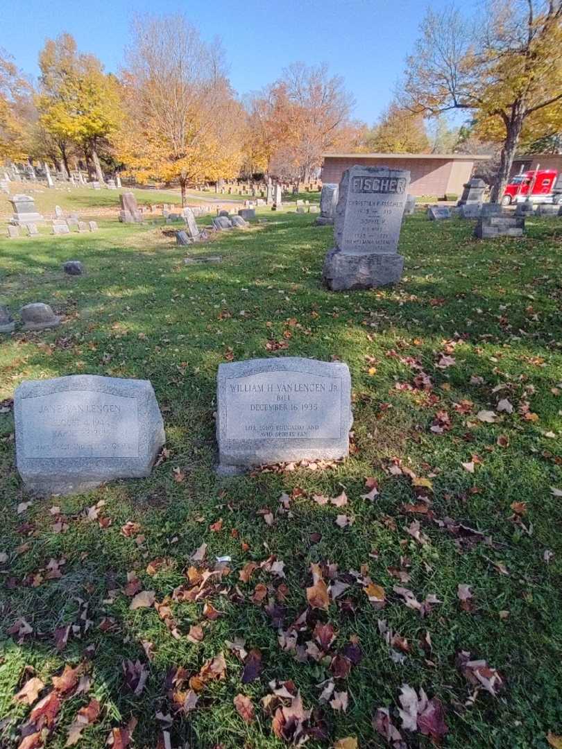 William H. "Bill" Van Lengen Junior's grave. Photo 1