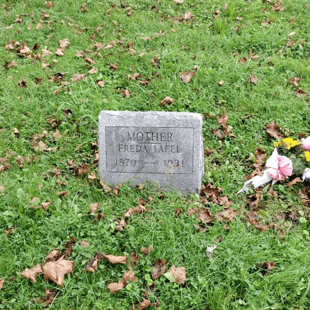 Freda Tafel's grave. Photo 3