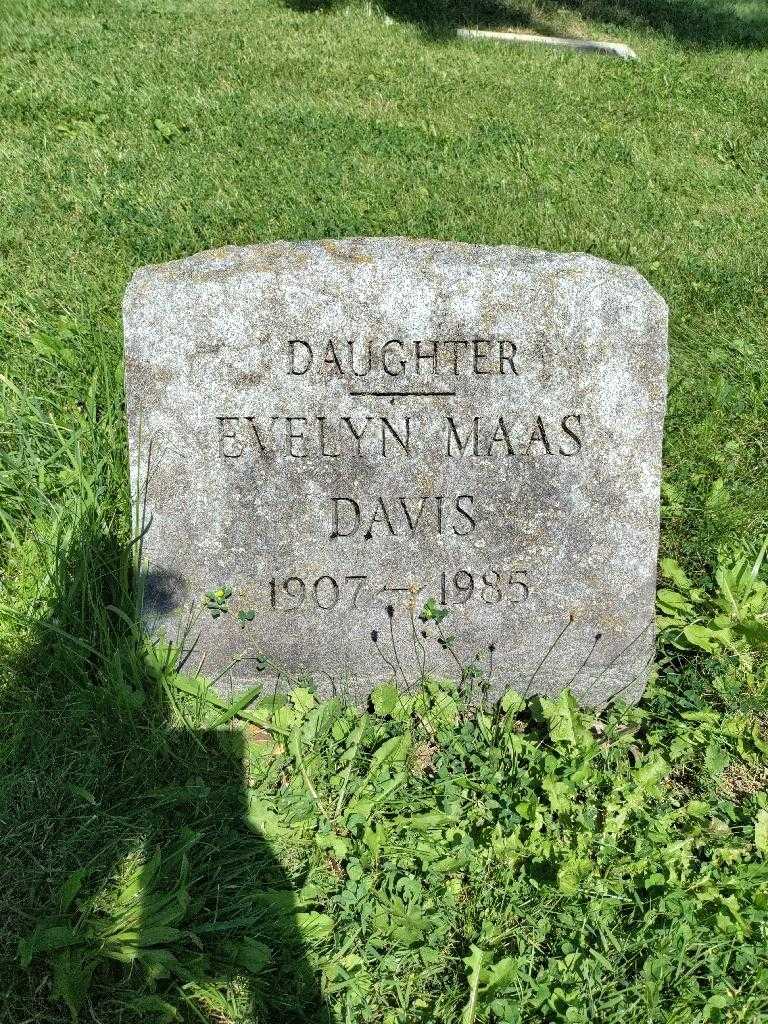 Evelyn Maas Davis's grave. Photo 3