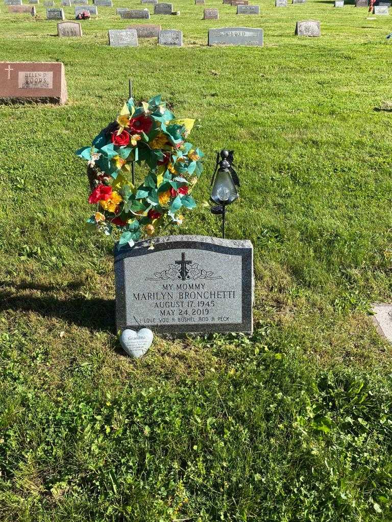 Marilyn Bronchetti's grave. Photo 2