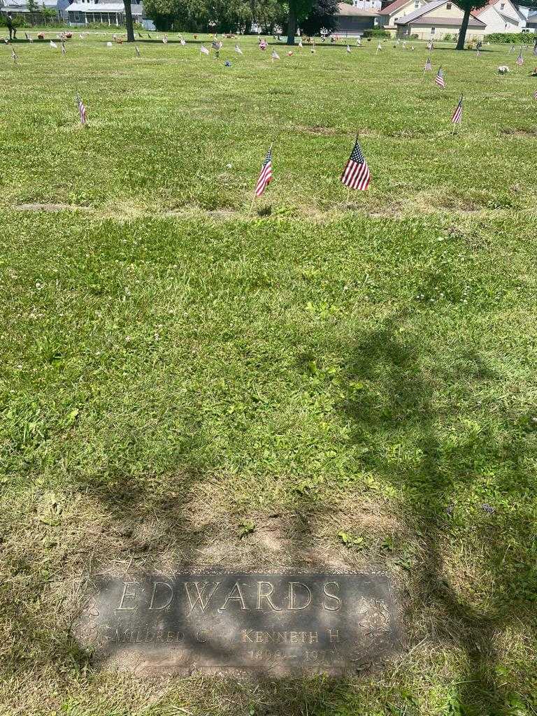 Mildred C. Edwards's grave. Photo 2