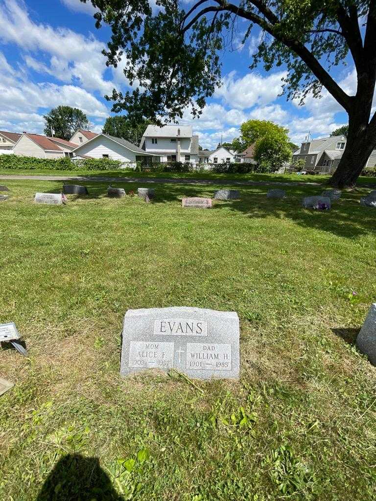 William H. Evans Senior's grave. Photo 1