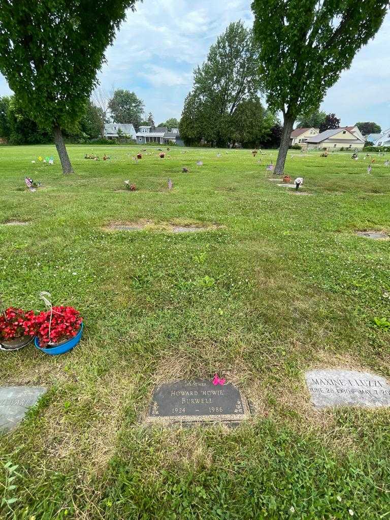 Howard "Howie" Burwell's grave. Photo 1