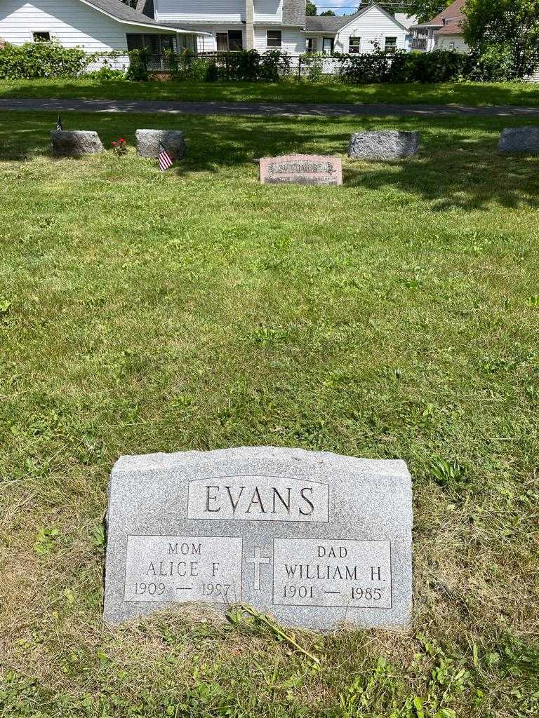 William H. Evans Senior's grave. Photo 2