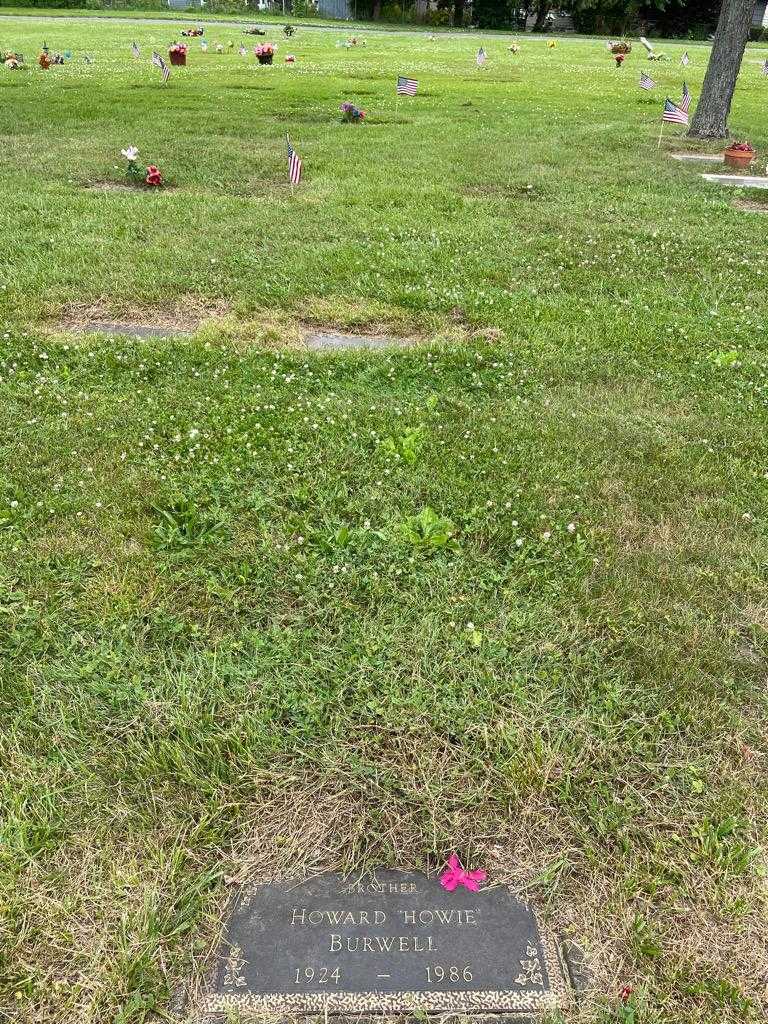 Howard "Howie" Burwell's grave. Photo 2