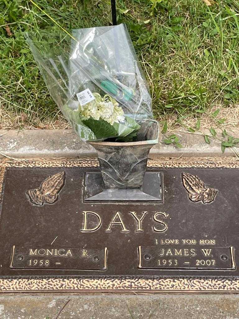 James W. Days's grave. Photo 3