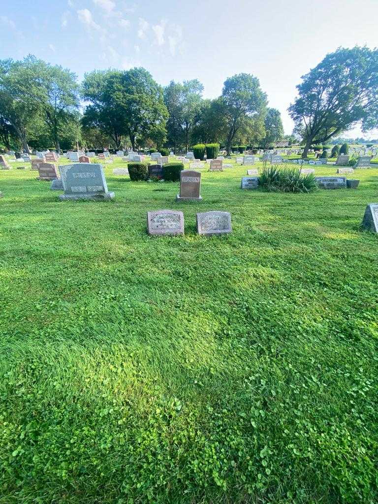 Irene H. Deneen's grave. Photo 1