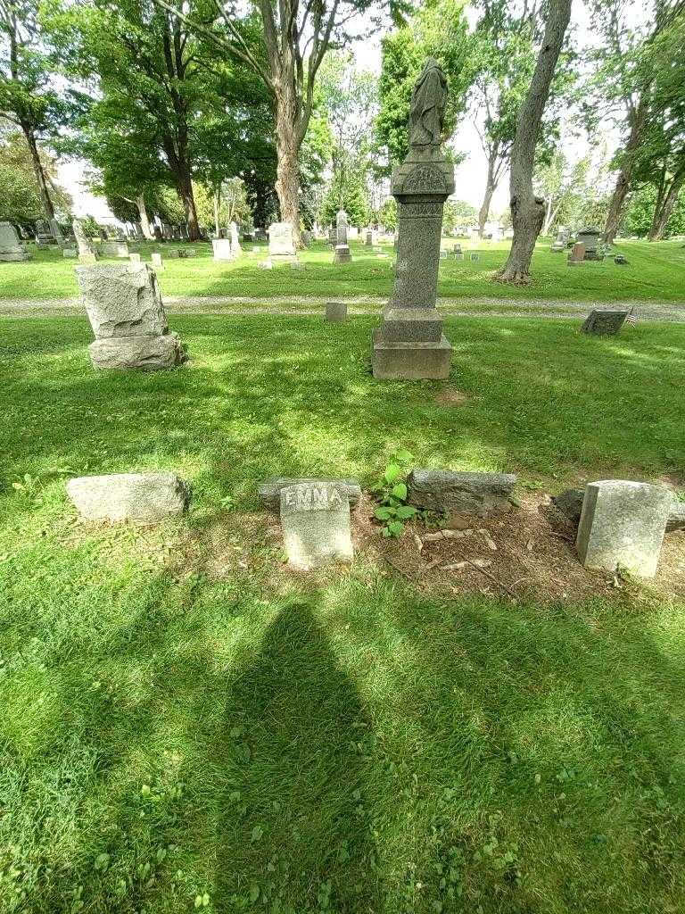 Emma A. Quackenbush's grave. Photo 1