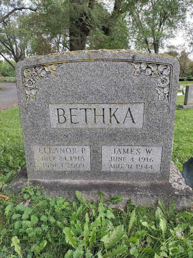 Eleanor Pauline Bethka's grave. Photo 3
