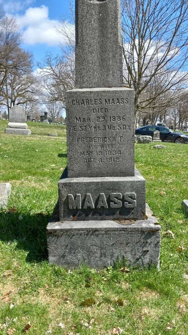 Fredericka F. Maass's grave. Photo 2