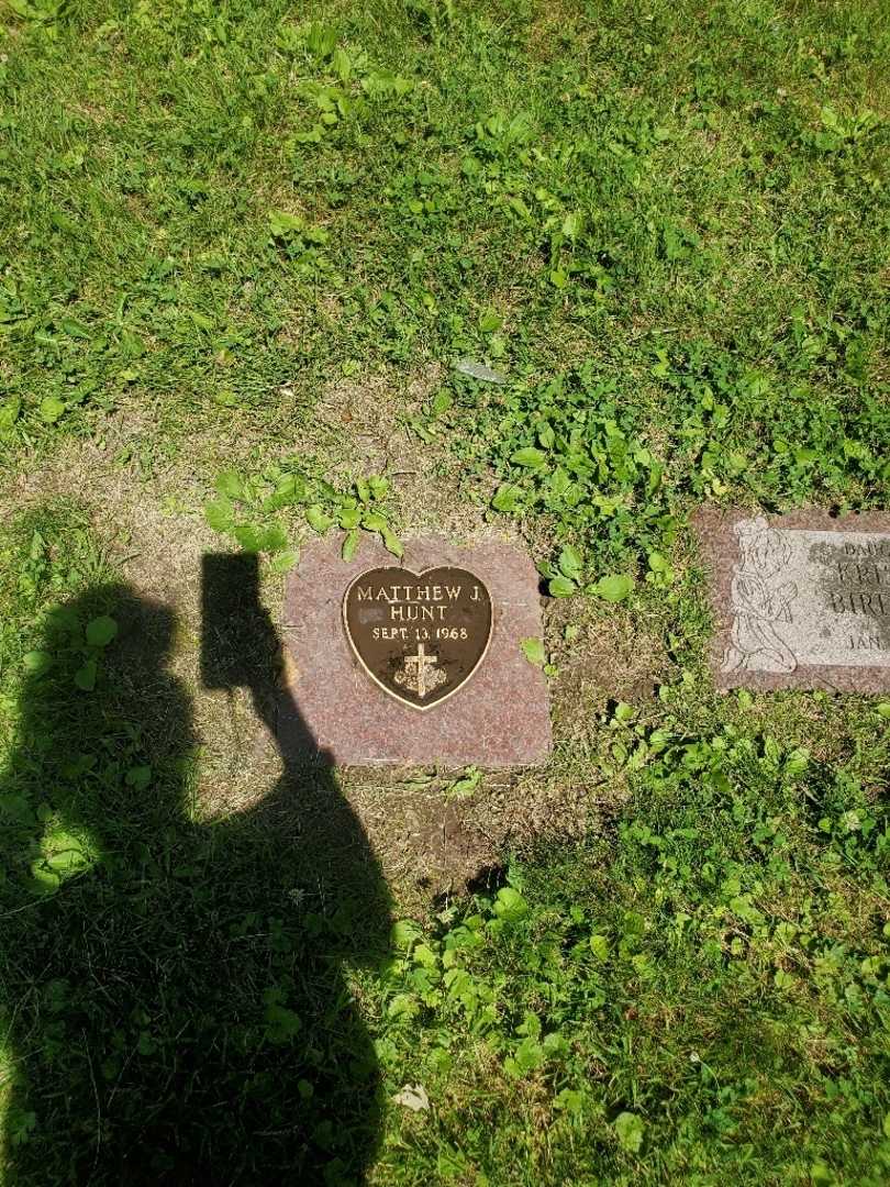 Matthew J. Hunt's grave. Photo 2