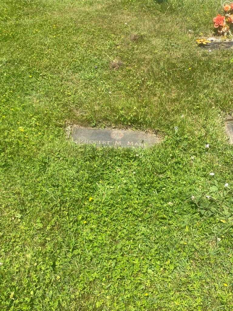 Robert M. Maine's grave. Photo 2