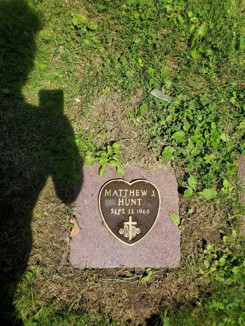 Matthew J. Hunt's grave. Photo 3