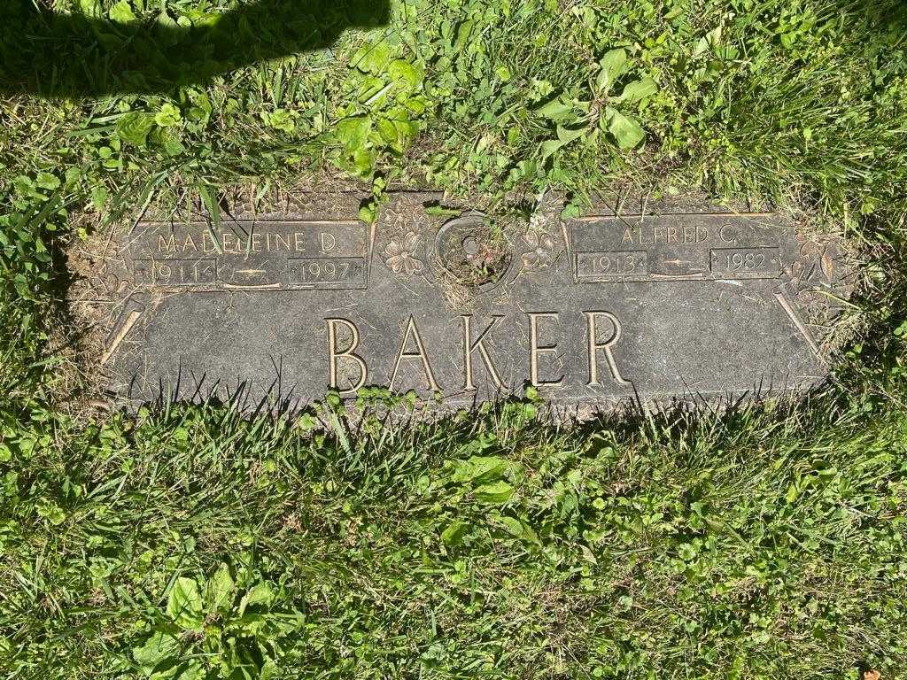Madeleine D. Baker's grave. Photo 3