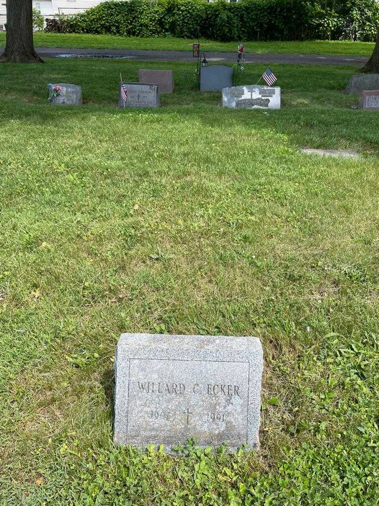 Willard C. Ecker's grave. Photo 2