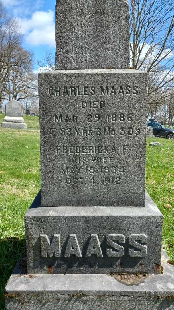 Charles Maass's grave. Photo 3