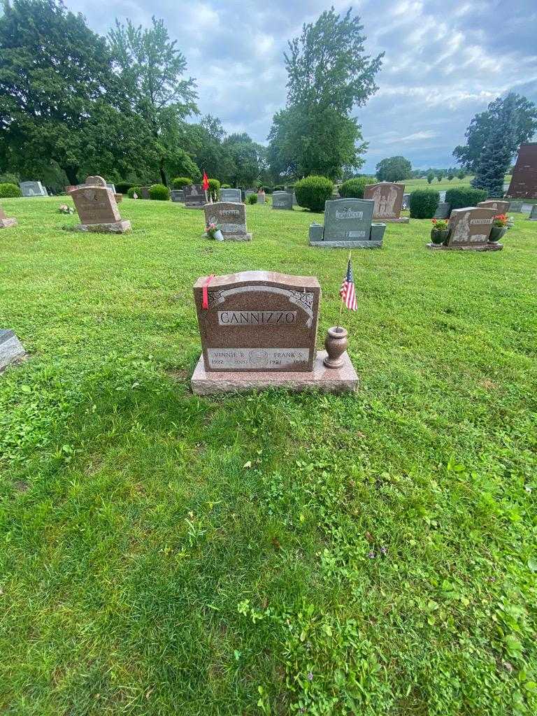 Vinnie R. Cannizzo's grave. Photo 1