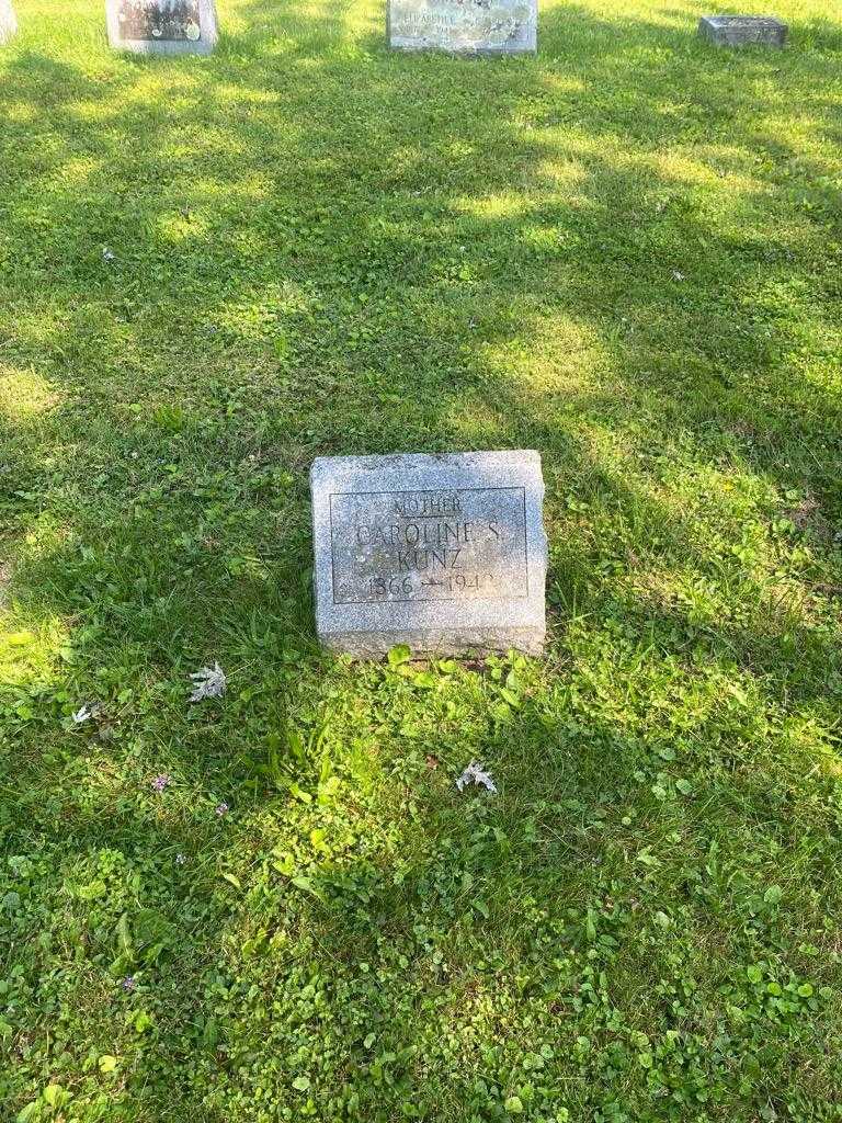 Caroline S. Kunz's grave. Photo 2