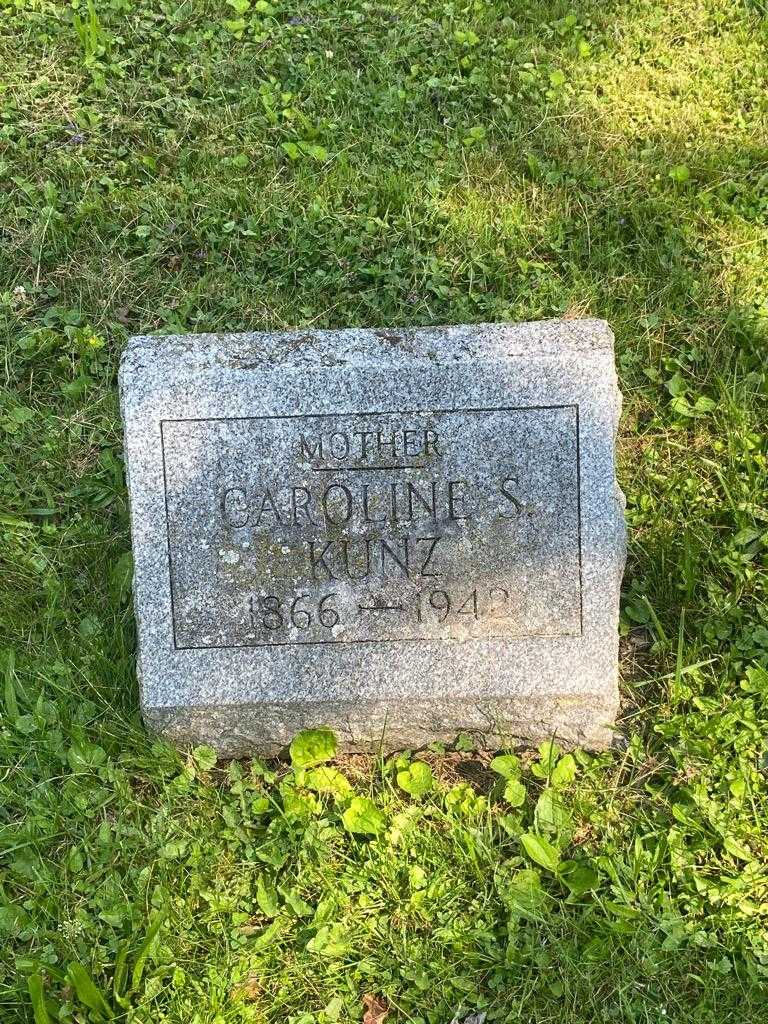 Caroline S. Kunz's grave. Photo 3
