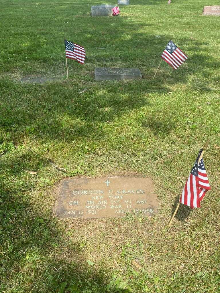 Gordon C. Graves's grave. Photo 2