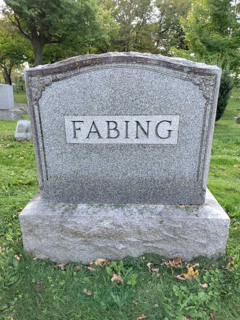 Lena Fabing's grave. Photo 4