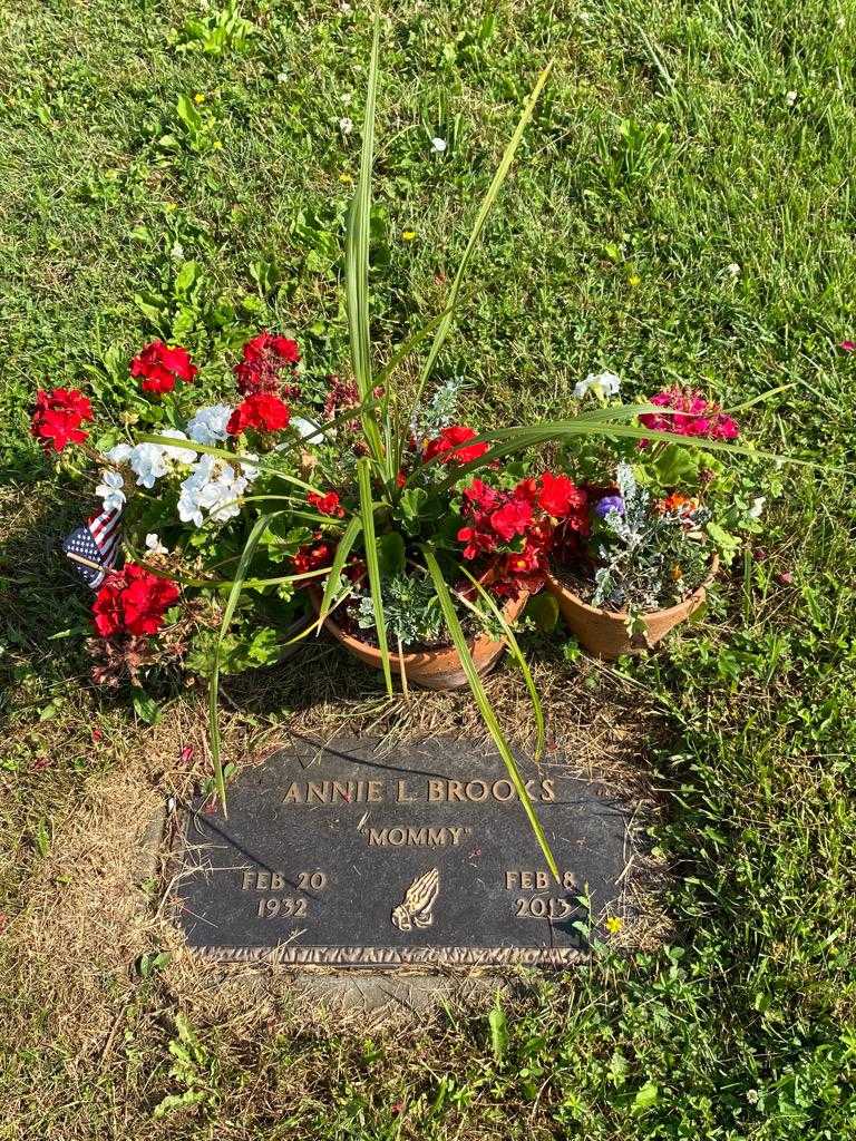 Annie L. Brooks's grave. Photo 3