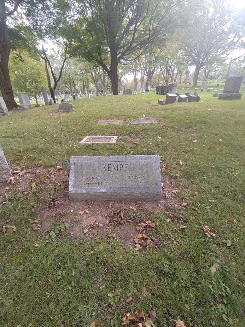 Raymond C. Kempf's grave. Photo 2