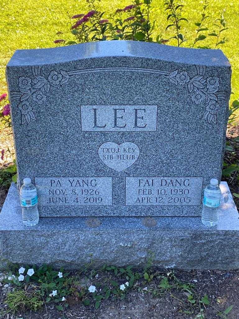 Fai Dang Lee's grave. Photo 3