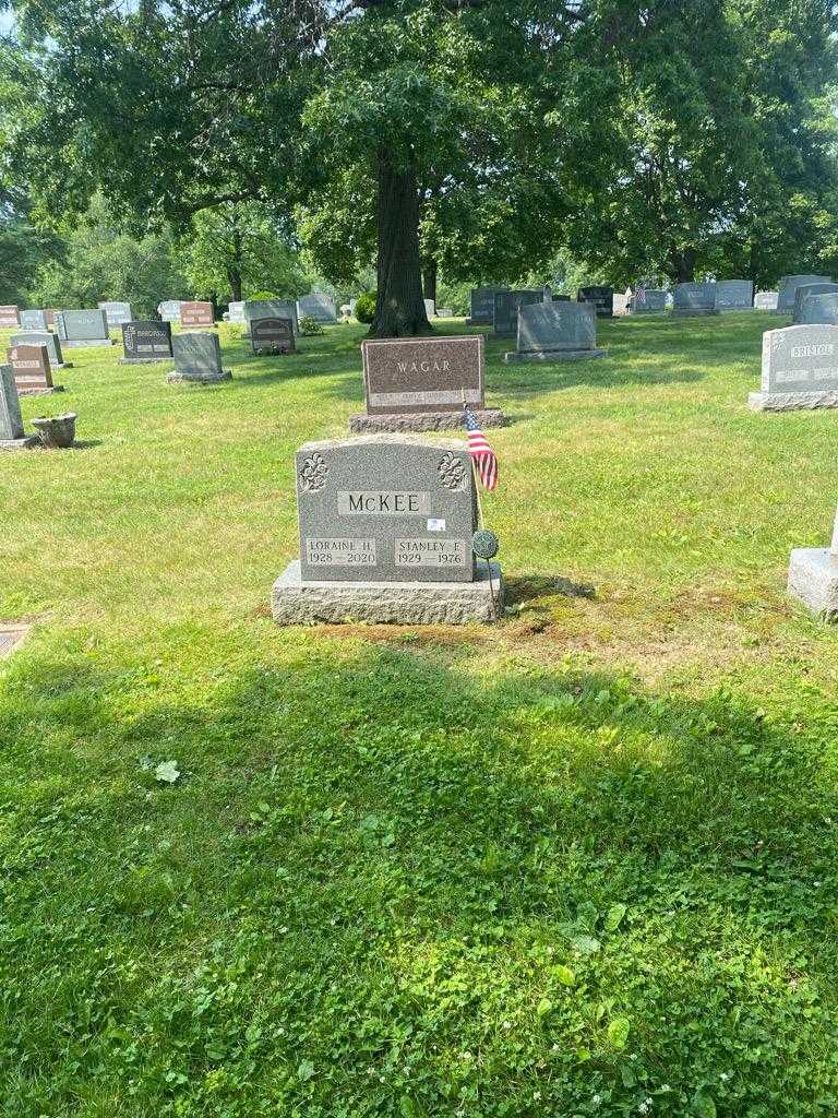 Stanley E. McKee's grave. Photo 2