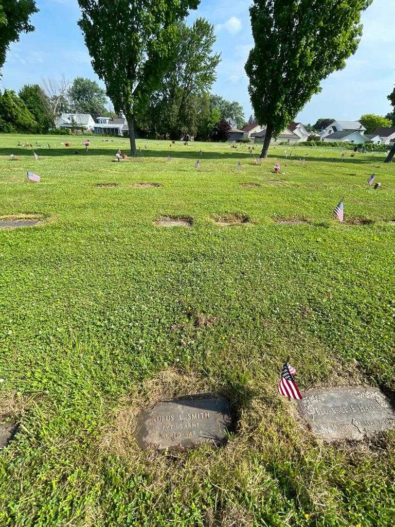 Rufus L. Smith's grave. Photo 1