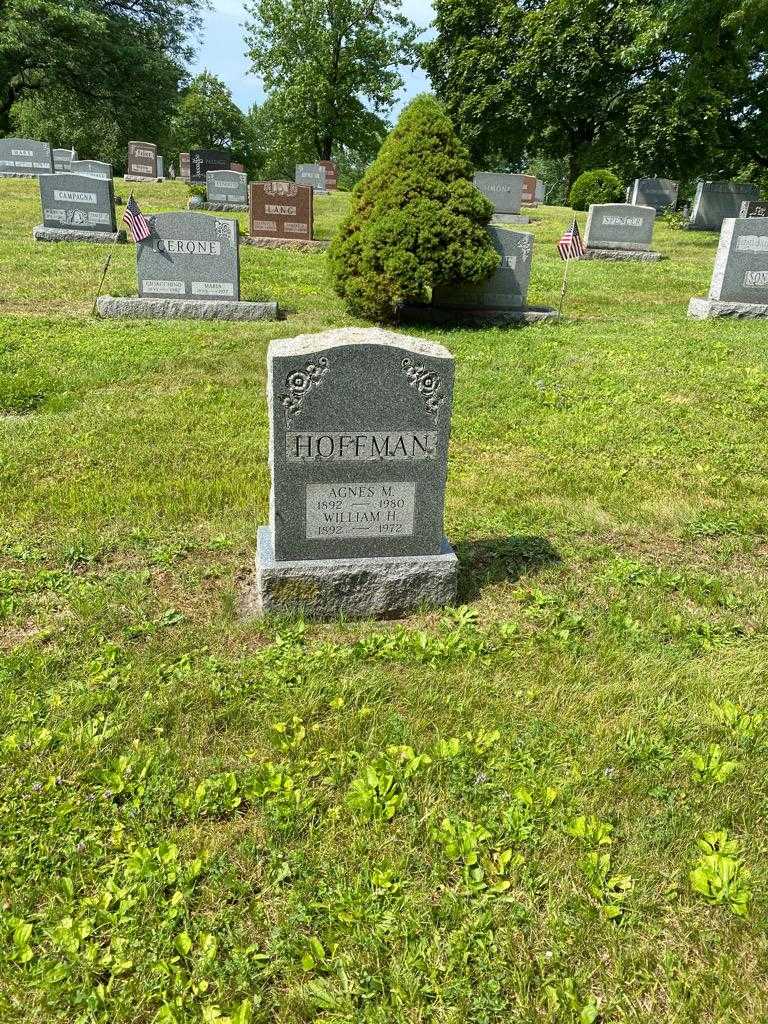 Agnes M. Hoffman's grave. Photo 2
