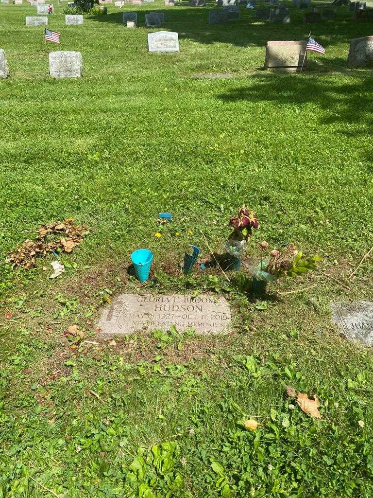 Gloria L. Broome Hudson's grave. Photo 2