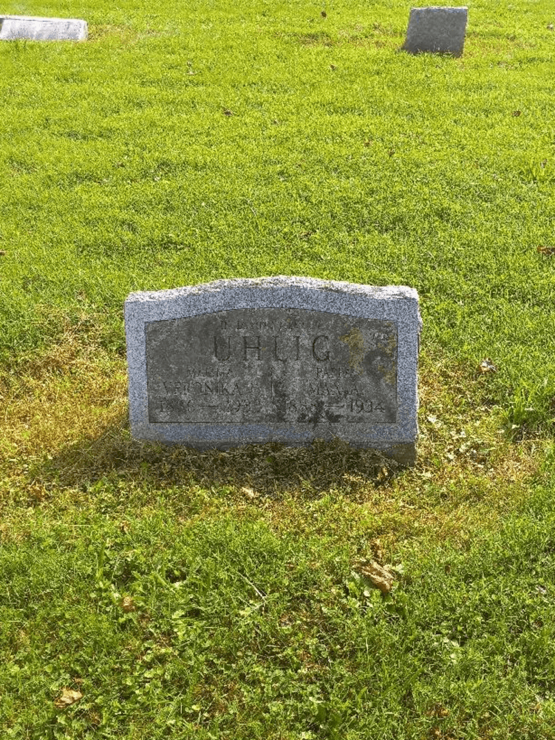 Veronika F. Uhlig's grave. Photo 3